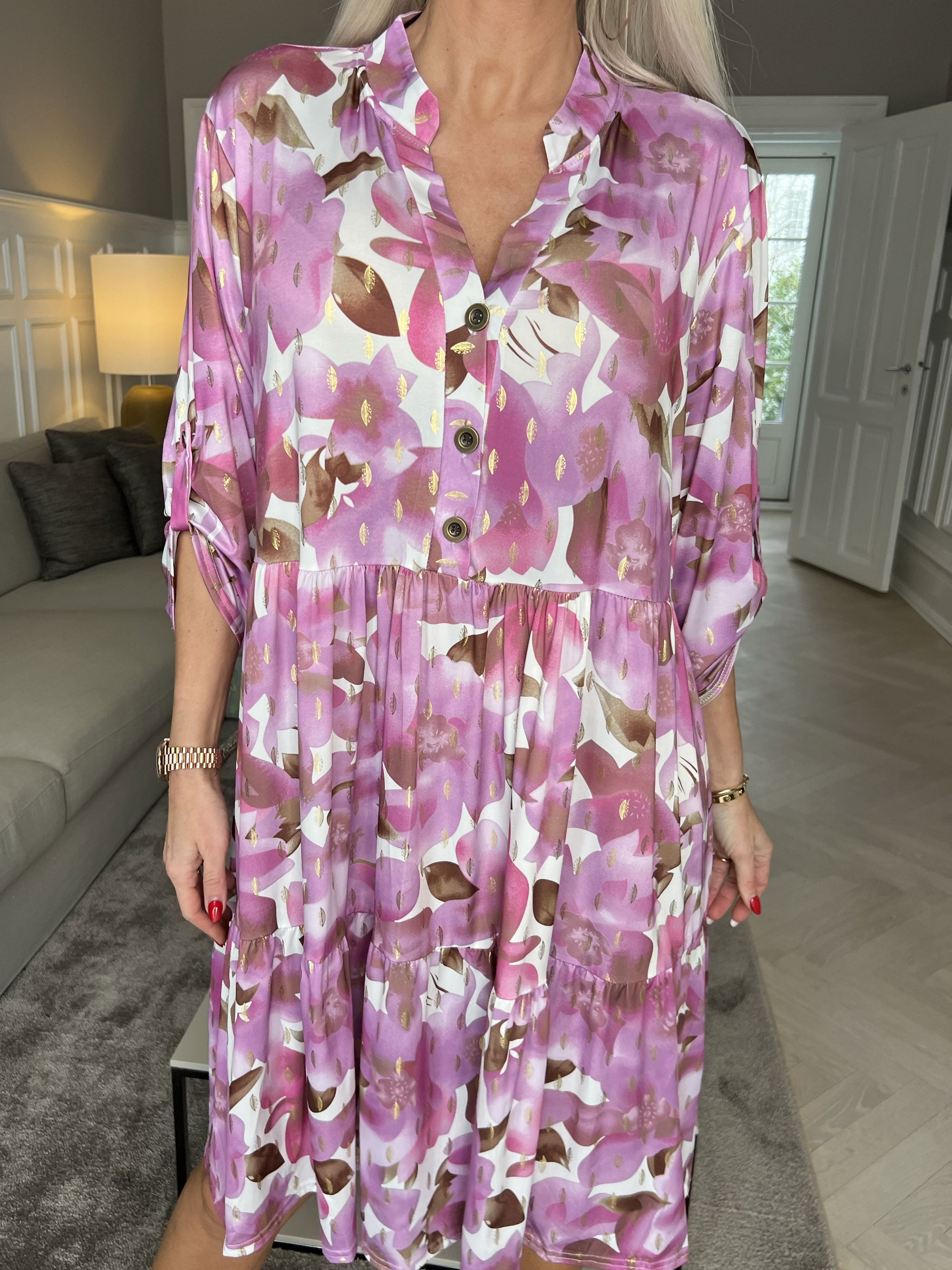 Milano Flower Midi - Blommig klänning med lager-på-lager-look